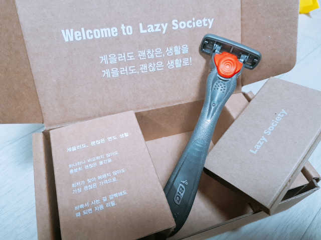 [레이지소사이어티] Simple BIC 3중날 면도기 리뷰 사진