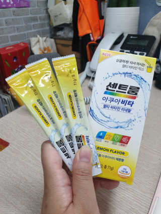 센트룸 아쿠아비타 레몬향, 딸기향 — 5점을 준 리뷰어가 2019년 7월 올린 사용 사진