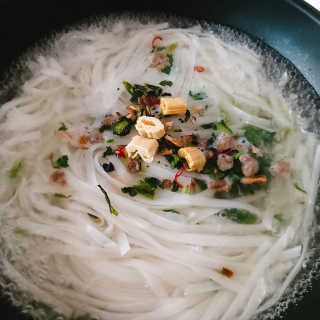 풀무원 마라덕후 모여라~ 사천식 마라쌀국수+마라볶음쌀국수 — 2.5점을 준 리뷰어가 2019년 10월 올린 사용 사진