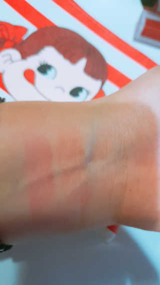 [블랙루즈] 에어 핏 벨벳틴트 시즌1 7종 중 택1+랜덤1 — 4점을 준 리뷰어가 2018년 11월 올린 사용 사진