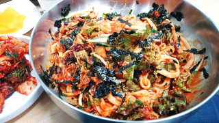 칼국수에끌림 [칼국수에 끌림] 손칼국수+비빔칼국수+왕만두4개 — 4.33점을 준 리뷰어가 2018년 10월 올린 사용 사진