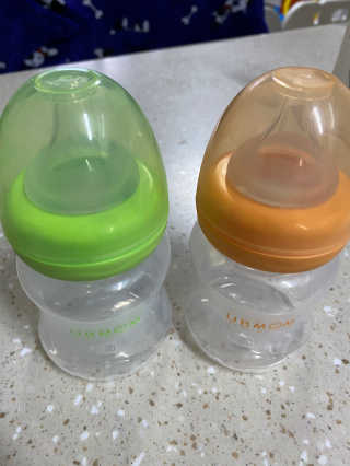 유비맘 신생아젖병 120ml 트리플팩_ 젖꼭지 포함 — 4점을 준 리뷰어가 2020년 2월 올린 사용 사진