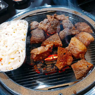 [두툼갈비] 두툼갈비 2인분 + 매콤치즈버섯 set — 5점을 준 리뷰어가 2018년 10월 올린 사용 사진
