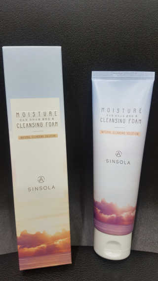 신소라 코스메틱 SINSOLA COSMETIC 신소라 모이스춰 클렌징폼 — 4.33점을 준 리뷰어가 2017년 11월 올린 사용 사진