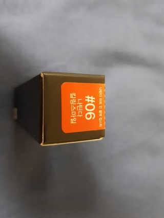 나틴다 아트인블랙 립스틱 — 5점을 준 리뷰어가 2019년 3월 올린 사용 사진
