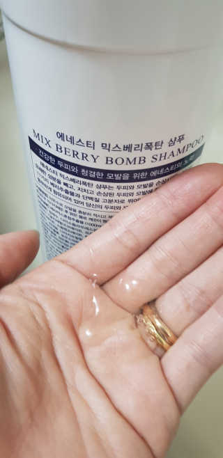 (주)에네스티 믹스베리 단백질 폭탄 샴푸 1000g — 5점을 준 리뷰어가 2019년 12월 올린 사용 사진