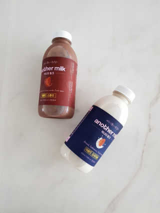식사대용 아몬드밀크 어나더밀크 500ml X 2병 — 4.83점을 준 리뷰어가 2018년 8월 올린 사용 사진