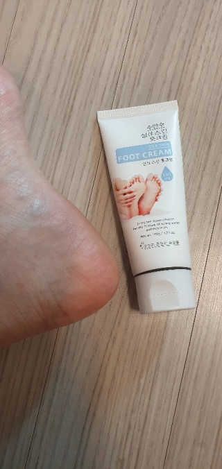 (주)에네스티 에네스티 수안수 실크스킨 풋크림 1+1 — 4.5점을 준 리뷰어가 2019년 9월 올린 사용 사진