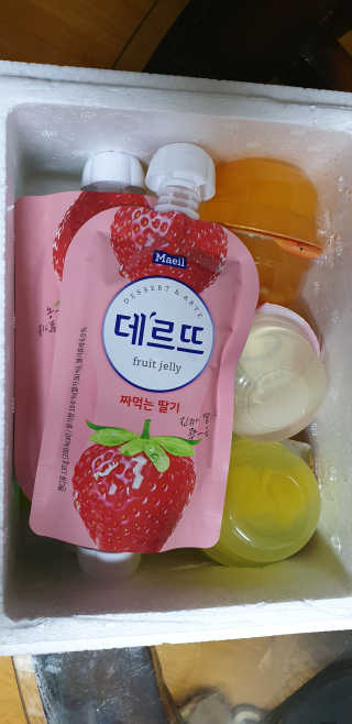 데르뜨 떠먹는 과일 3종, 짜먹는 과일 2종 총 10개 체험 — 5점을 준 리뷰어가 2020년 3월 올린 사용 사진