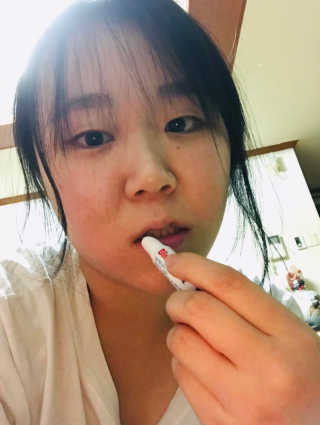 블리스텍스 립 릴리프 크림 립밤, 립 바이브런스 립밤 — 4점을 준 리뷰어가 2018년 11월 올린 사용 사진