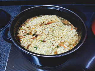 라면 그대로가 제일 맛있는 더엄마라면 — 3.5점을 준 리뷰어가 2019년 7월 올린 사용 사진