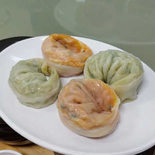 칼국수에끌림 [칼국수에 끌림] 손칼국수+비빔칼국수+왕만두4개 — 5점을 준 리뷰어가 2018년 9월 올린 사용 사진