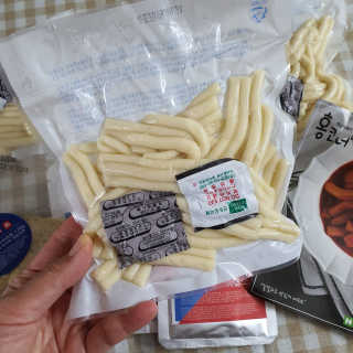 [홍코너떡볶이]옛날떡볶이 인기맛 4팩세트 — 5점을 준 리뷰어가 2019년 11월 올린 사용 사진