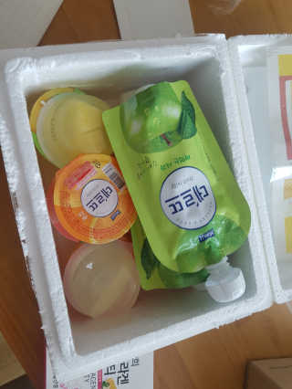 데르뜨 떠먹는 과일 3종, 짜먹는 과일 2종 총 10개 체험 — 5점을 준 리뷰어가 2020년 3월 올린 사용 사진