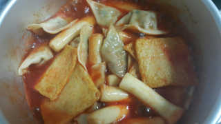 두번째 국떡 국가대표 떡볶이 1팩 + 영미칩 2봉 증정 — 5점을 준 리뷰어가 2019년 2월 올린 사용 사진
