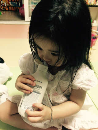 엘루스벤 에코스토어_베이비 바디워시_200ML — 4.33점을 준 리뷰어가 2017년 6월 올린 사용 사진
