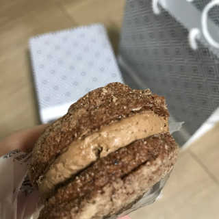 시루아네 초코 + 카라멜 다쿠아즈 2종세트 — 5점을 준 리뷰어가 2018년 5월 올린 사용 사진