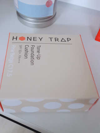 Honey Trap 톤 업 파운데이션 쿠션(W22.5,C17.5) — 5점을 준 리뷰어가 2018년 5월 올린 사용 사진