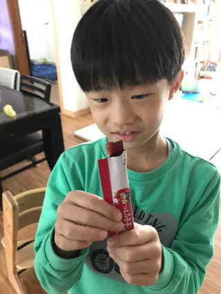 메이준뉴트리 박경호의 어린이 홍삼 홍통령젤리 30포 — 5점을 준 리뷰어가 2018년 4월 올린 사용 사진
