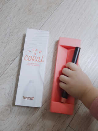 헤이미쉬 데일리즘 코랄릭 스틱 아이 섀도우 — 5점을 준 리뷰어가 2018년 3월 올린 사용 사진