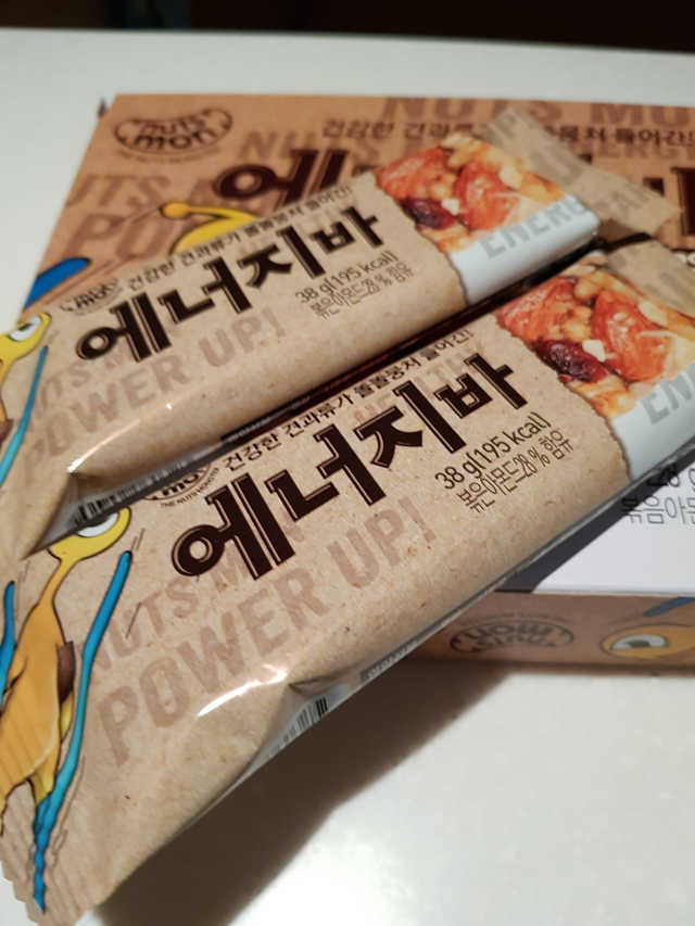 견과가 똘똘 뭉쳐들어간 넛츠몬 에너지바 1BOX 6개입 리뷰 사진