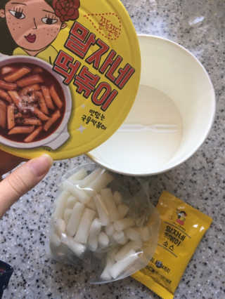 청담동말자싸롱 말자네떡볶이4EA말자네빠삭빠삭감튀5EA — 4.5점을 준 리뷰어가 2019년 1월 올린 사용 사진