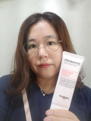 일동제약 퍼스트랩 프로바이오틱 래디언스 톤업크림 — 5점을 준 리뷰어가 2018년 9월 올린 사용 사진