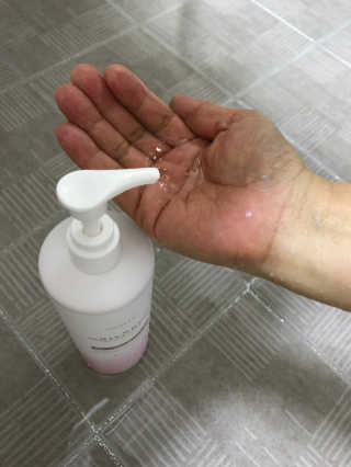 아쿠아큐링 아쿠아S링 퓨어리프레싱 헤어케어 500ml — 5점을 준 리뷰어가 2018년 8월 올린 사용 사진