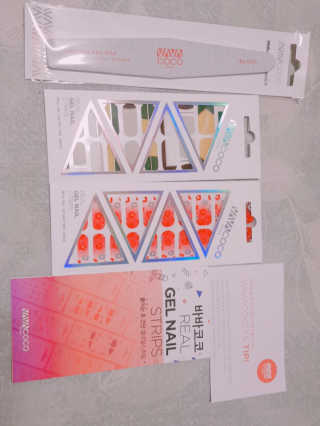 [바바코코]붙이는 젤네일스티커 Best item 7종 랜덤 — 4.5점을 준 리뷰어가 2019년 5월 올린 사용 사진