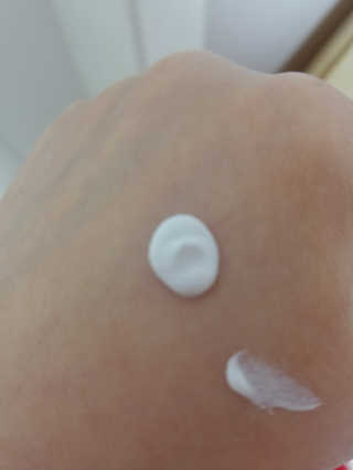 더마비 에브리데이 선블록 SPF50+ PA++++ — 5점을 준 리뷰어가 2019년 4월 올린 사용 사진