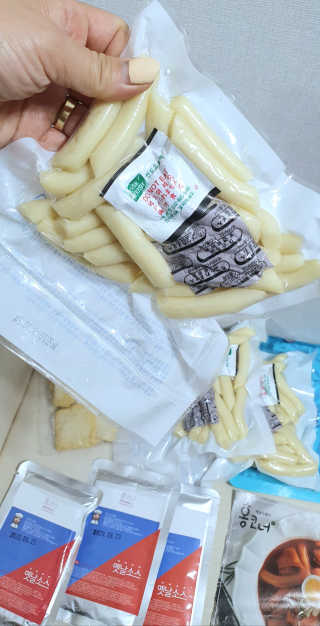 [홍코너떡볶이]옛날떡볶이 인기맛 4팩세트 — 5점을 준 리뷰어가 2019년 11월 올린 사용 사진