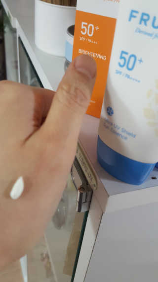 [후르디아] 혼합자차 선 에센스+톤업 선크림 2종 — 5점을 준 리뷰어가 2019년 5월 올린 사용 사진