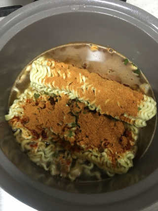 라면 그대로가 제일 맛있는 더엄마라면 — 4점을 준 리뷰어가 2019년 9월 올린 사용 사진