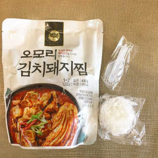 GS25 YOU US  오모리김치돼지찜 — 3.83점을 준 리뷰어가 2018년 3월 올린 사용 사진