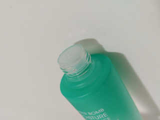 오지아이 워터 밤 모이스처 스킨 에센스 180ml — 5점을 준 리뷰어가 2020년 2월 올린 사용 사진