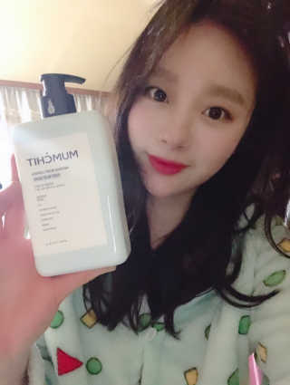 멈칫(MUMCHIT) 멜팅 바디로션 — 5점을 준 리뷰어가 2018년 12월 올린 사용 사진