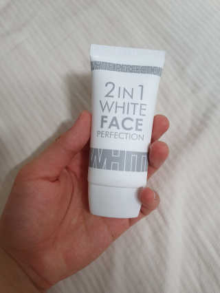 피움 스킨바리스타 2in1 화이트 페이스 퍼펙션 50ml — 1점을 준 리뷰어가 2019년 6월 올린 사용 사진