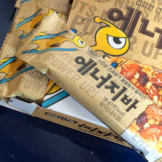 견과가 똘똘 뭉쳐들어간 넛츠몬 에너지바 1BOX 6개입 — 3점을 준 리뷰어가 2018년 1월 올린 사용 사진
