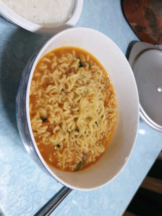 라면 그대로가 제일 맛있는 더엄마라면 — 5점을 준 리뷰어가 2019년 7월 올린 사용 사진
