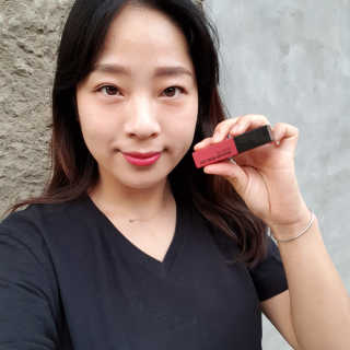 우드버리 울트라에이치디 스무디벨벳틴트 — 5점을 준 리뷰어가 2018년 6월 올린 사용 사진