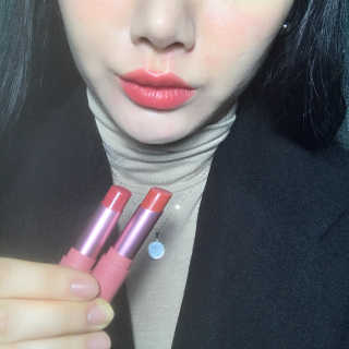 [블랙루즈] 로즈 벨벳 립스틱 택1+랜덤1 — 4점을 준 리뷰어가 2019년 2월 올린 사용 사진