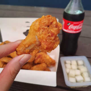 [치킨마루]-  빠사칸윙봉현미 + 콜라 500ml — 5점을 준 리뷰어가 2019년 7월 올린 사용 사진