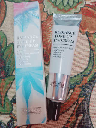 보나쥬르 래디언스 톤업 아이크림 30ml — 5점을 준 리뷰어가 2018년 8월 올린 사용 사진