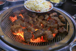[두툼갈비] 두툼갈비 2인분 + 매콤치즈버섯 set — 3.67점을 준 리뷰어가 2018년 9월 올린 사용 사진