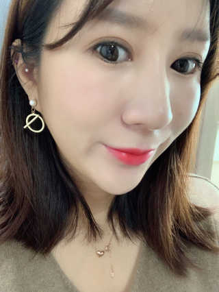 지고트 로맨틱 키스 립스틱 — 5점을 준 리뷰어가 2019년 1월 올린 사용 사진
