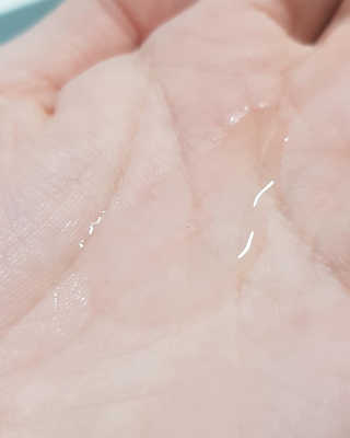 AHC 에이 에이치 씨 미니멀 10 워터리 에센스 — 3점을 준 리뷰어가 2018년 12월 올린 사용 사진