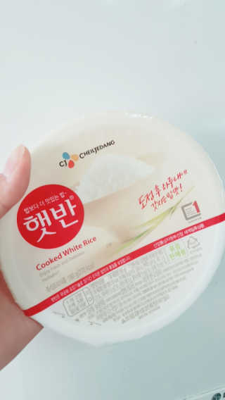 GS25 공화춘 자장덮밥 + 공화춘 짬뽕국밥 — 3.5점을 준 리뷰어가 2017년 4월 올린 사용 사진
