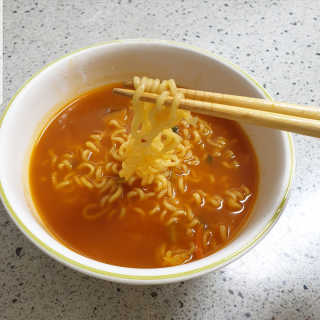 라면 그대로가 제일 맛있는 더엄마라면 — 4점을 준 리뷰어가 2019년 7월 올린 사용 사진