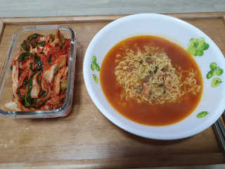 라면 그대로가 제일 맛있는 더엄마라면 — 5점을 준 리뷰어가 2019년 9월 올린 사용 사진