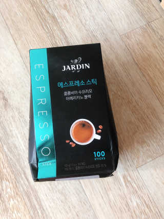 (주)쟈뎅 쟈뎅 에스프레소 스틱 아메리카노 블랙 — 4.17점을 준 리뷰어가 2018년 10월 올린 사용 사진